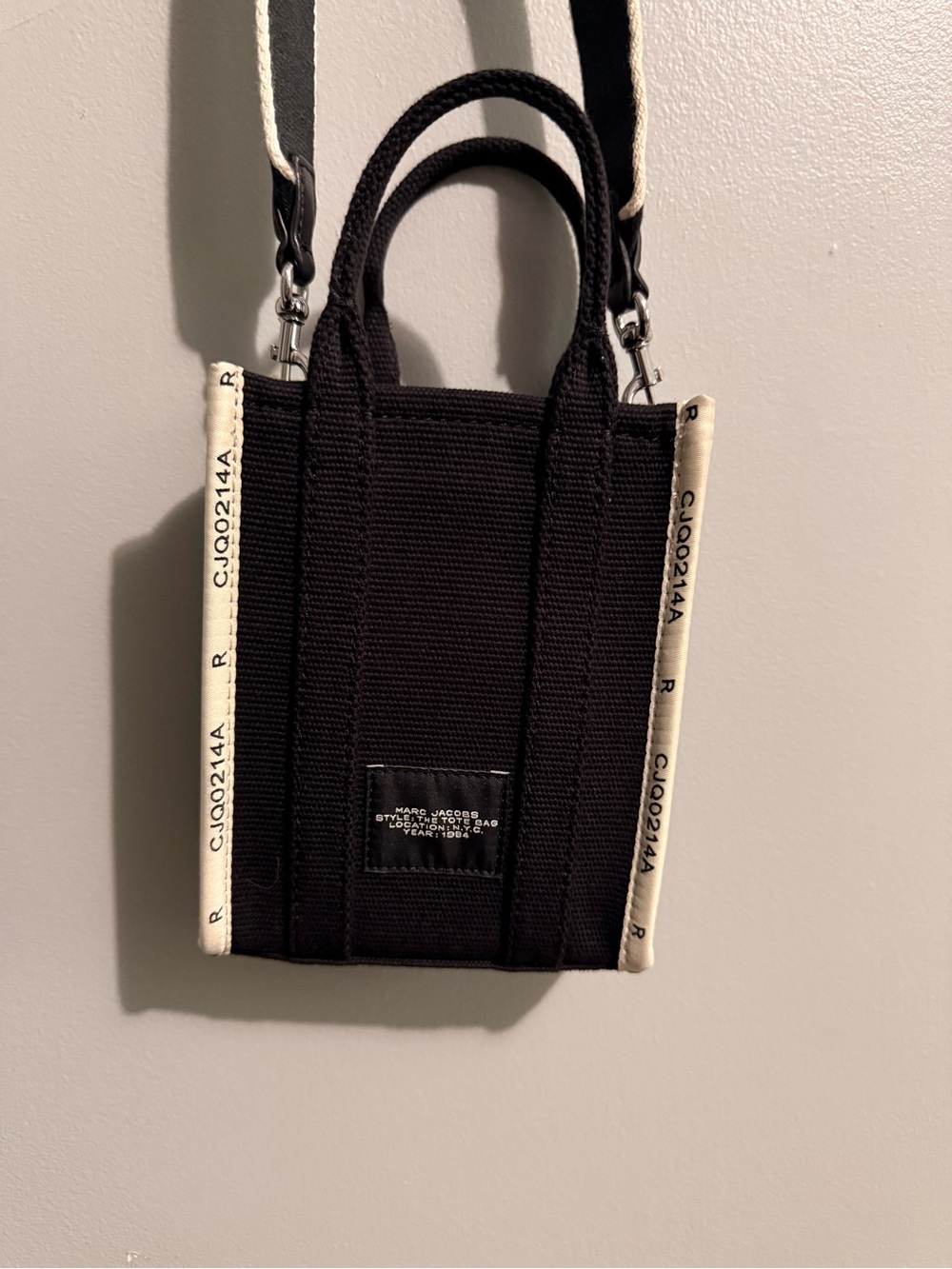 Marc Jacobs Black and Cream Mini Tote Crossbody with Logo - Picture 3 of 6